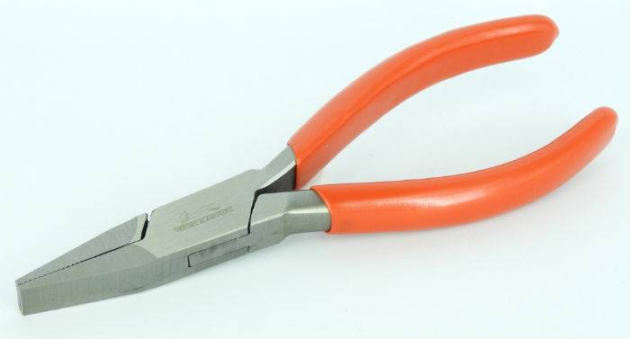 Pince a bec plat 18cm VERGEZ BLANCHARD réf 3.792.18
