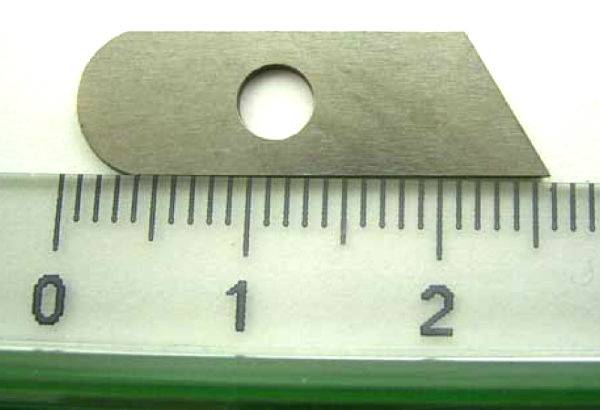 Couteau inférieur HUSQVARNA S15 / SINGER réf 416325901