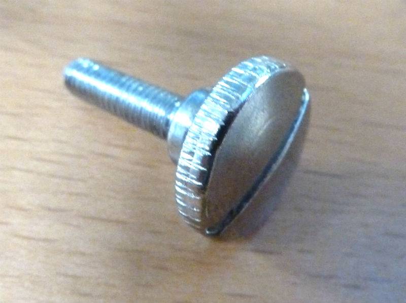 Vis de fixation pour guide standard (pour machine a coudre asiatique)