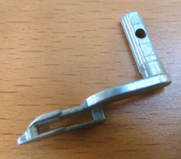 Support couteau PFAFF / HUSQVARNA réf 413007101