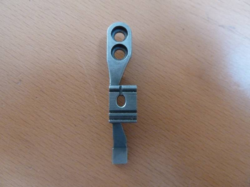 Griffe PFAFF 1245 réf 91-026 745-04/003