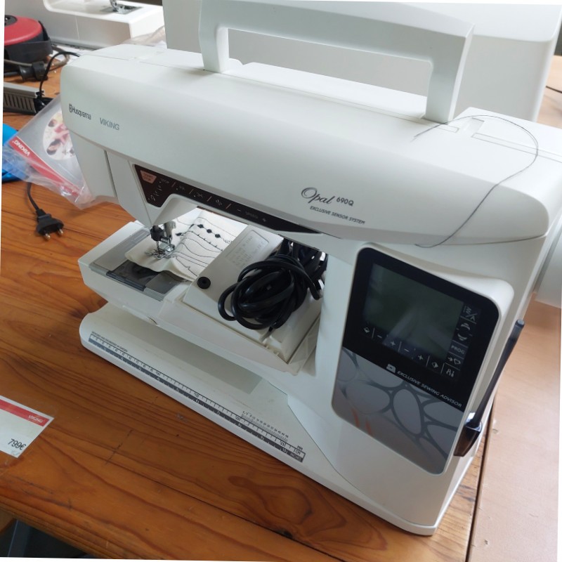 Piqueuse HUSQVARNA OPAL 690Q OCCASION